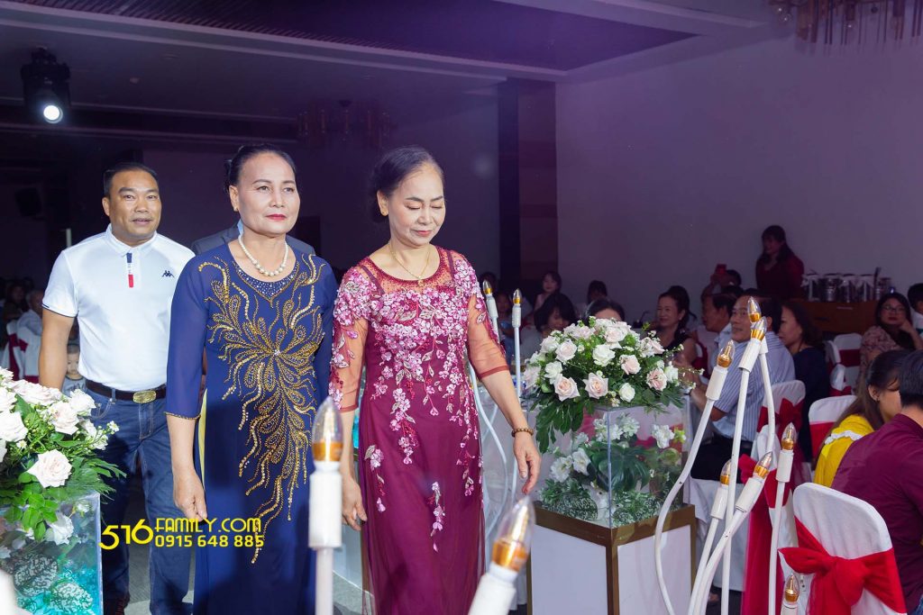 Chụp hình tiệc cưới truyền thống