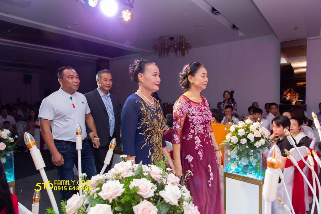 Chụp hình tiệc cưới truyền thống
