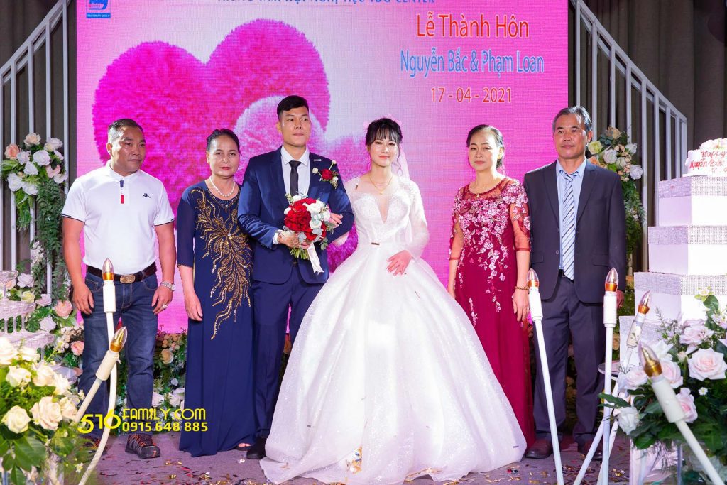 Chụp hình tiệc cưới truyền thống