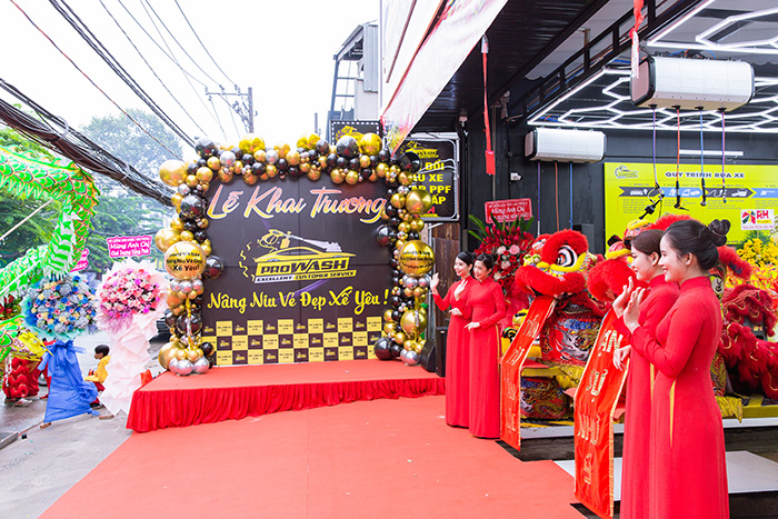Chụp ảnh khai trương