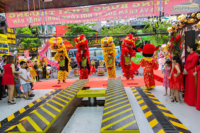 Chụp ảnh khai trương