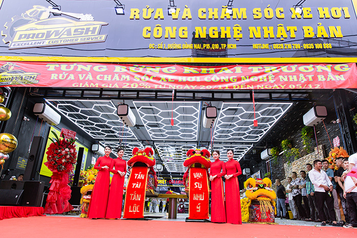 Chụp ảnh khai trươn