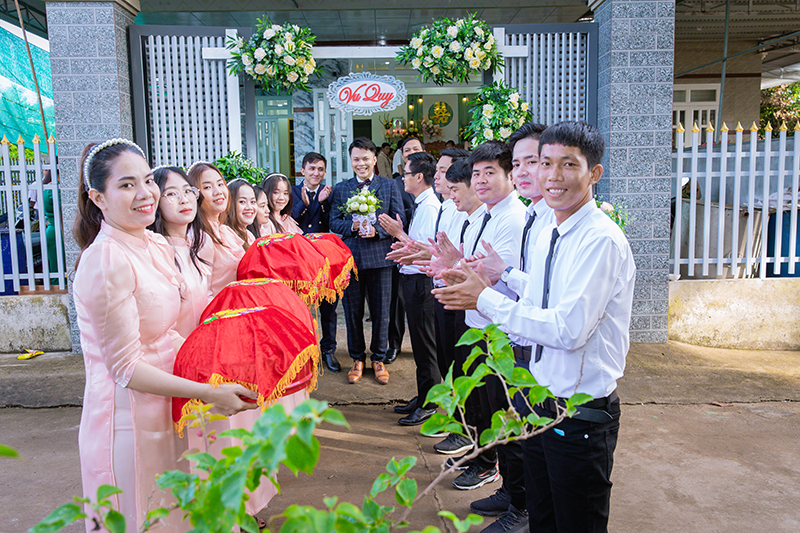 Chụp ảnh tiệc cưới dĩ an thuận an bình dương