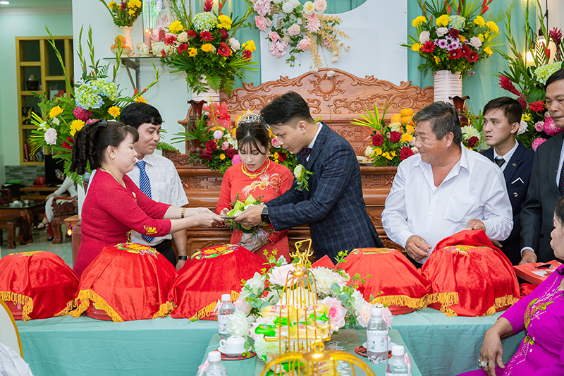 Chụp ảnh tiệc cưới dĩ an thuận an bình dương